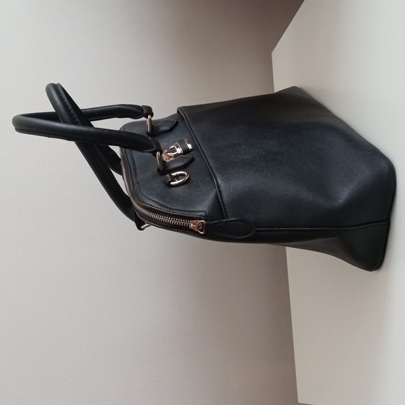 👜TOPTEN | Women's Vegan Handbag | Black with gold details - Picture 3 of 11